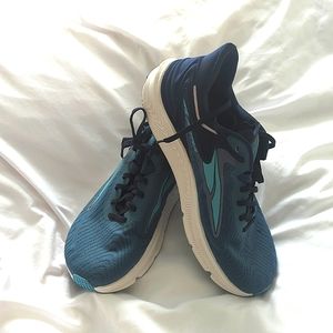 NWOT - Altra running shoes
